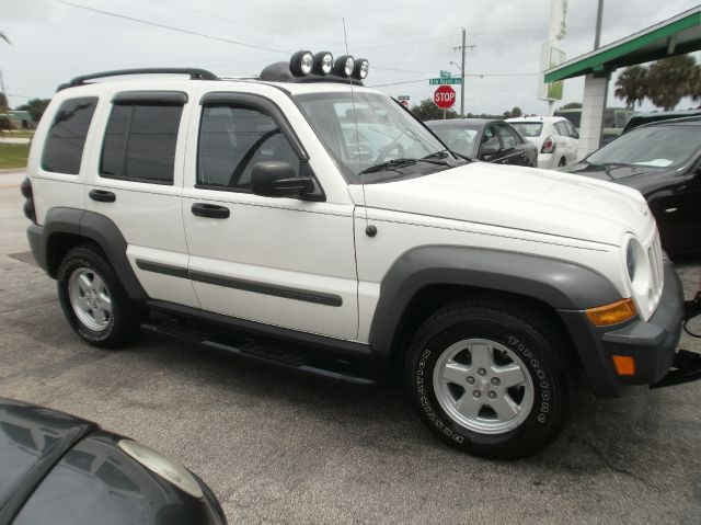 Jeep Liberty 2006 photo 23