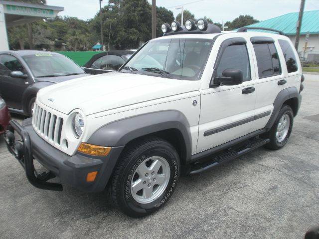 Jeep Liberty 2006 photo 24