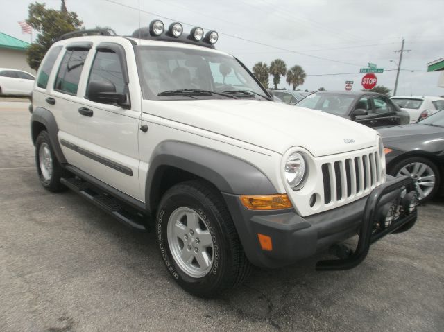 Jeep Liberty 2006 photo 28