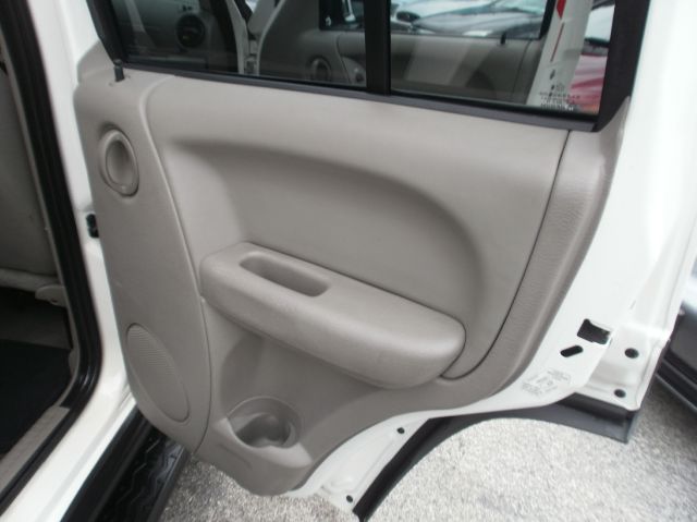 Jeep Liberty 2006 photo 32