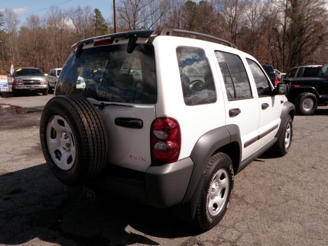 Jeep Liberty 2006 photo 2