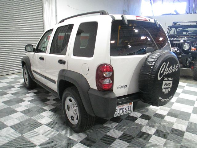 Jeep Liberty 2006 photo 4