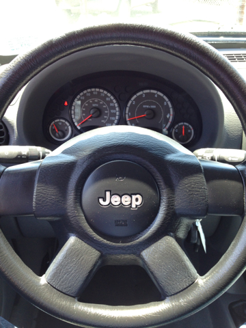 Jeep Liberty 2006 photo 12