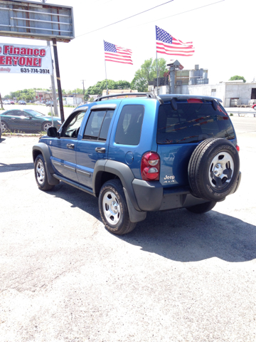 Jeep Liberty 2006 photo 16