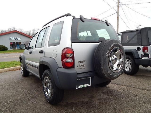 Jeep Liberty 2006 photo 3