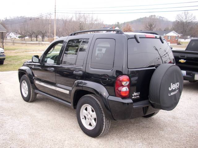 Jeep Liberty 2006 photo 2