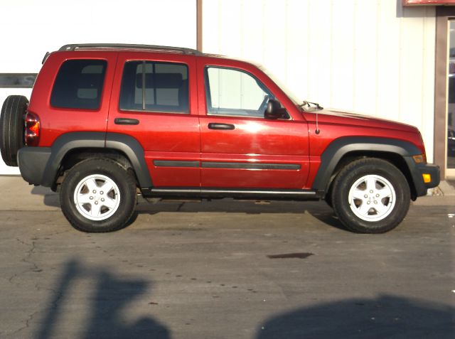 Jeep Liberty 2006 photo 2