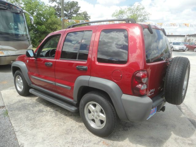 Jeep Liberty 2006 photo 9