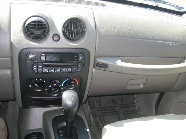 Jeep Liberty 2006 photo 12