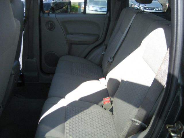 Jeep Liberty 2006 photo 17