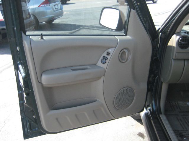 Jeep Liberty 2006 photo 19