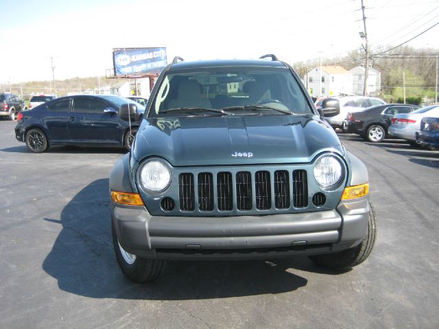 Jeep Liberty 2006 photo 23