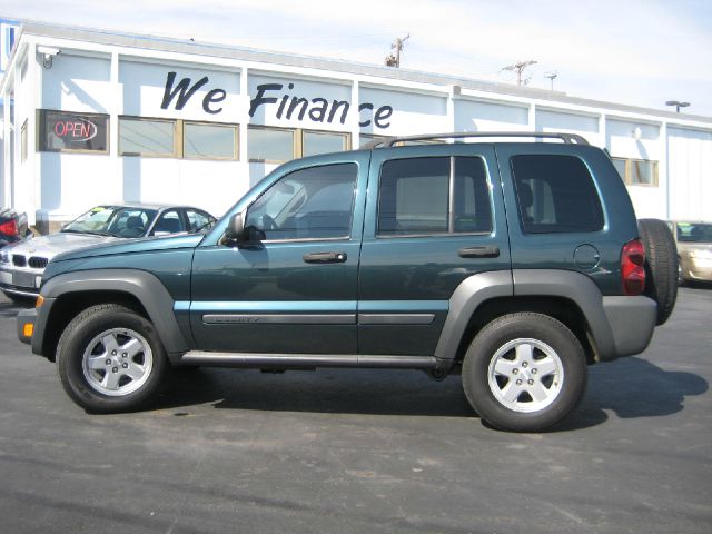 Jeep Liberty 2006 photo 24