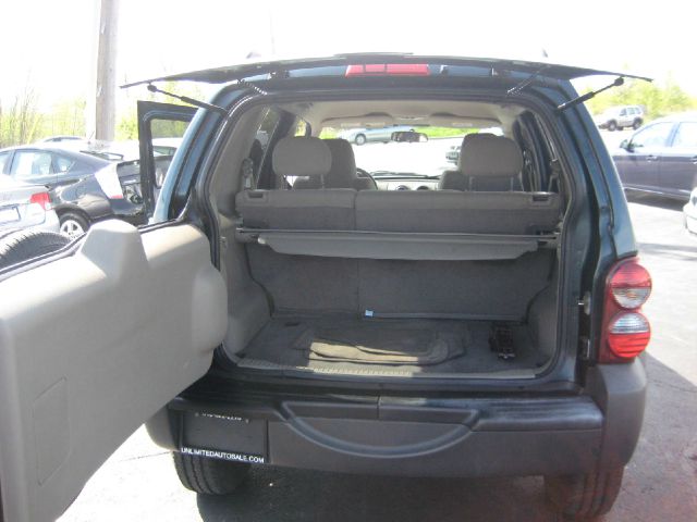 Jeep Liberty 2006 photo 30