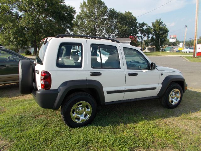 Jeep Liberty 2006 photo 2