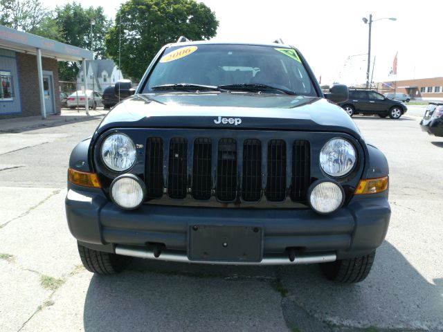 Jeep Liberty 2006 photo 2