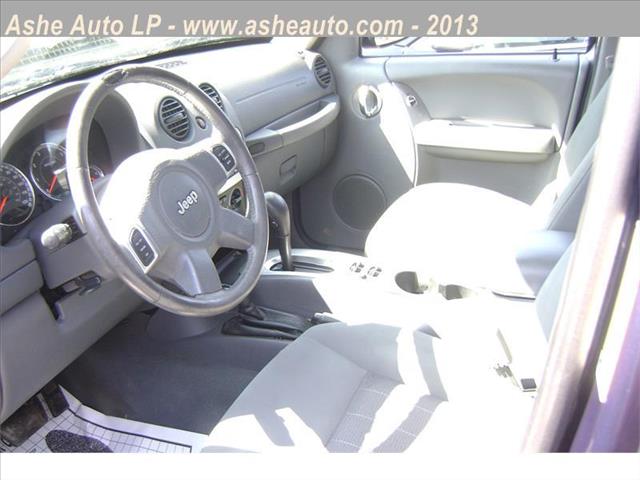 Jeep Liberty 2006 photo 2