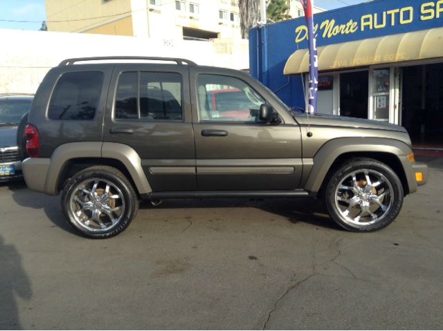 Jeep Liberty 2006 photo 2