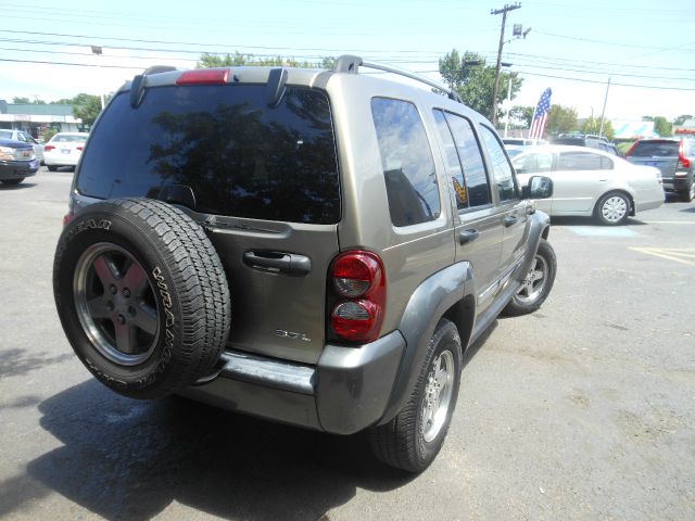 Jeep Liberty 2006 photo 2