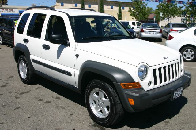 Jeep Liberty 2006 photo 2