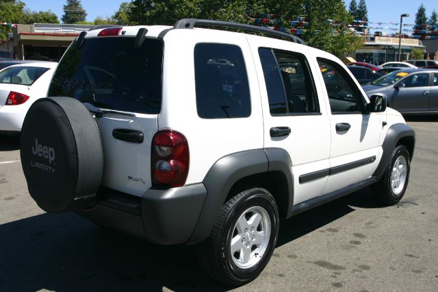 Jeep Liberty 2006 photo 4