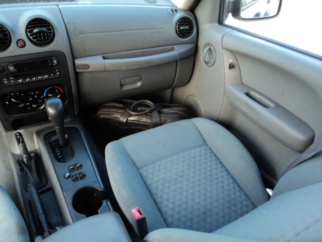 Jeep Liberty 2006 photo 10