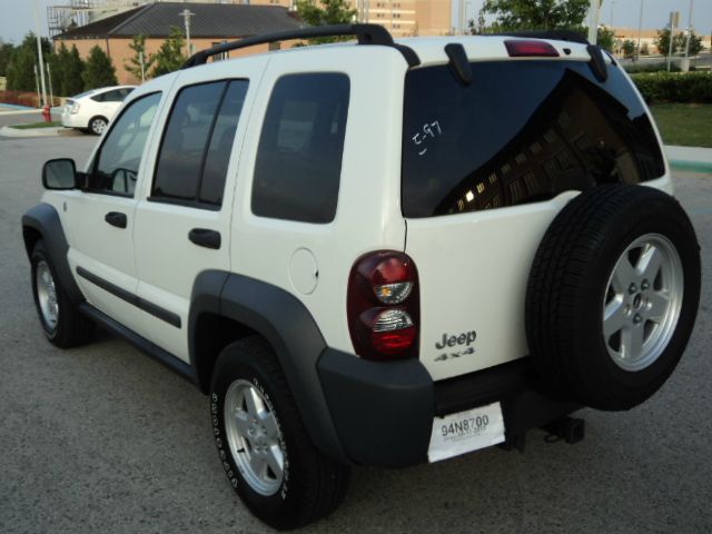 Jeep Liberty 2006 photo 16