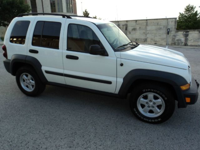 Jeep Liberty 2006 photo 17