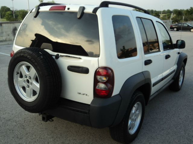 Jeep Liberty 2006 photo 18