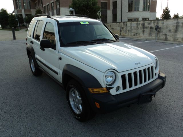 Jeep Liberty 2006 photo 21