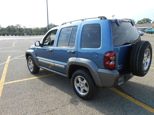 Jeep Liberty 2006 photo 4