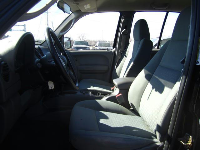 Jeep Liberty 2006 photo 2