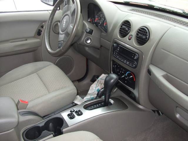 Jeep Liberty 2006 photo 2