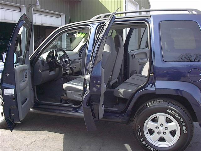 Jeep Liberty 2006 photo 2