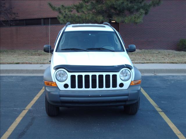 Jeep Liberty 2006 photo 2