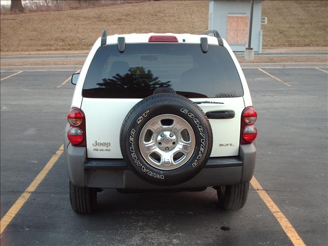 Jeep Liberty 2006 photo 3