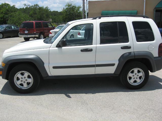 Jeep Liberty 2006 photo 4