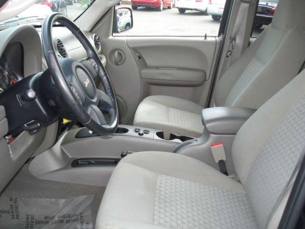 Jeep Liberty 2006 photo 4