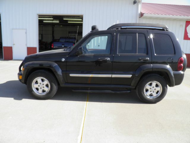 Jeep Liberty 2006 photo 2