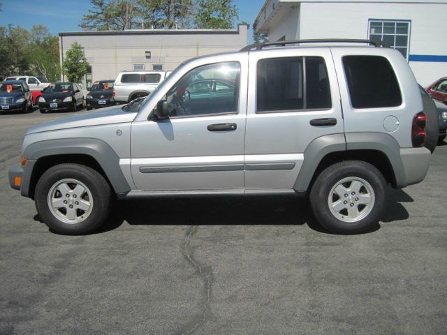 Jeep Liberty 2006 photo 2