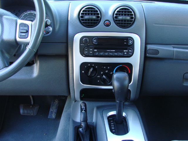 Jeep Liberty 2006 photo 11