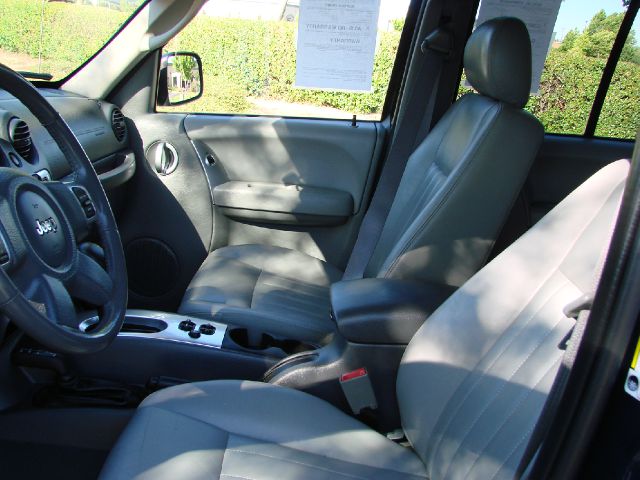 Jeep Liberty 2006 photo 15