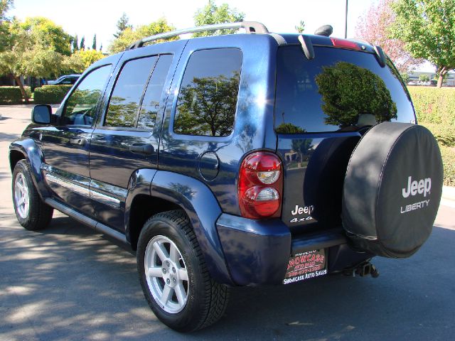 Jeep Liberty 2006 photo 17