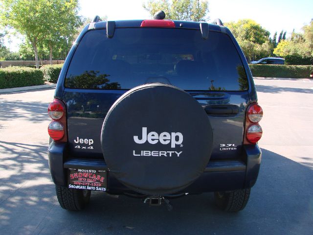 Jeep Liberty 2006 photo 18