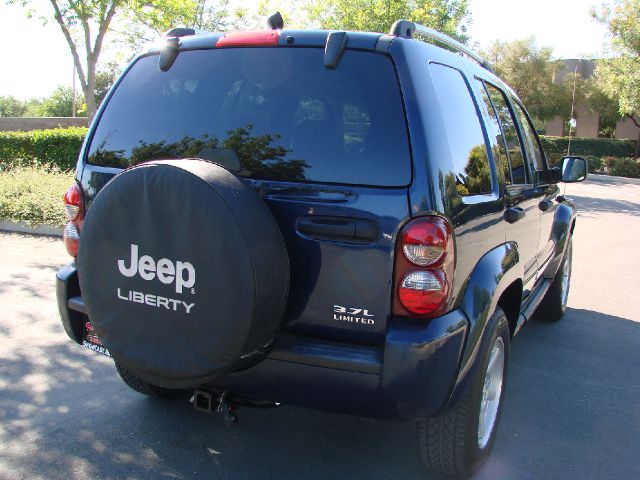 Jeep Liberty 2006 photo 2