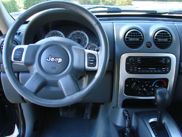 Jeep Liberty 2006 photo 6