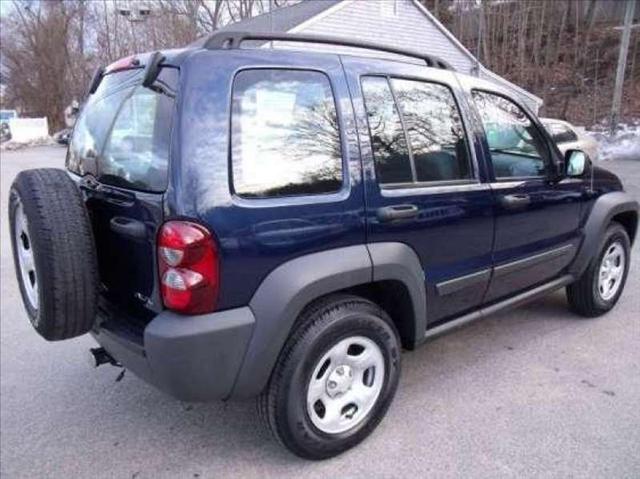 Jeep Liberty 2006 photo 2