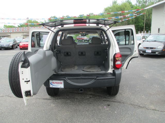 Jeep Liberty 2006 photo 2