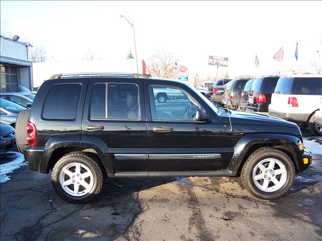 Jeep Liberty 2006 photo 2