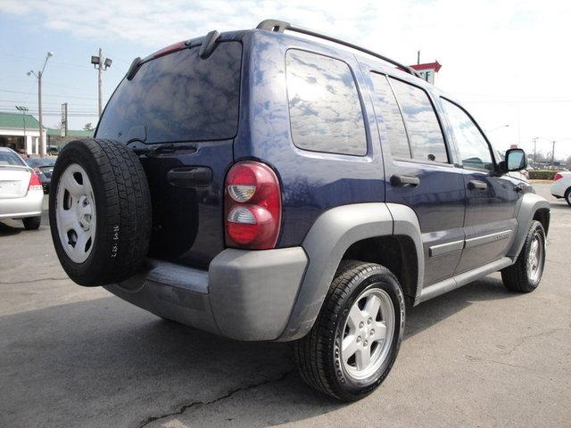 Jeep Liberty 2006 photo 2